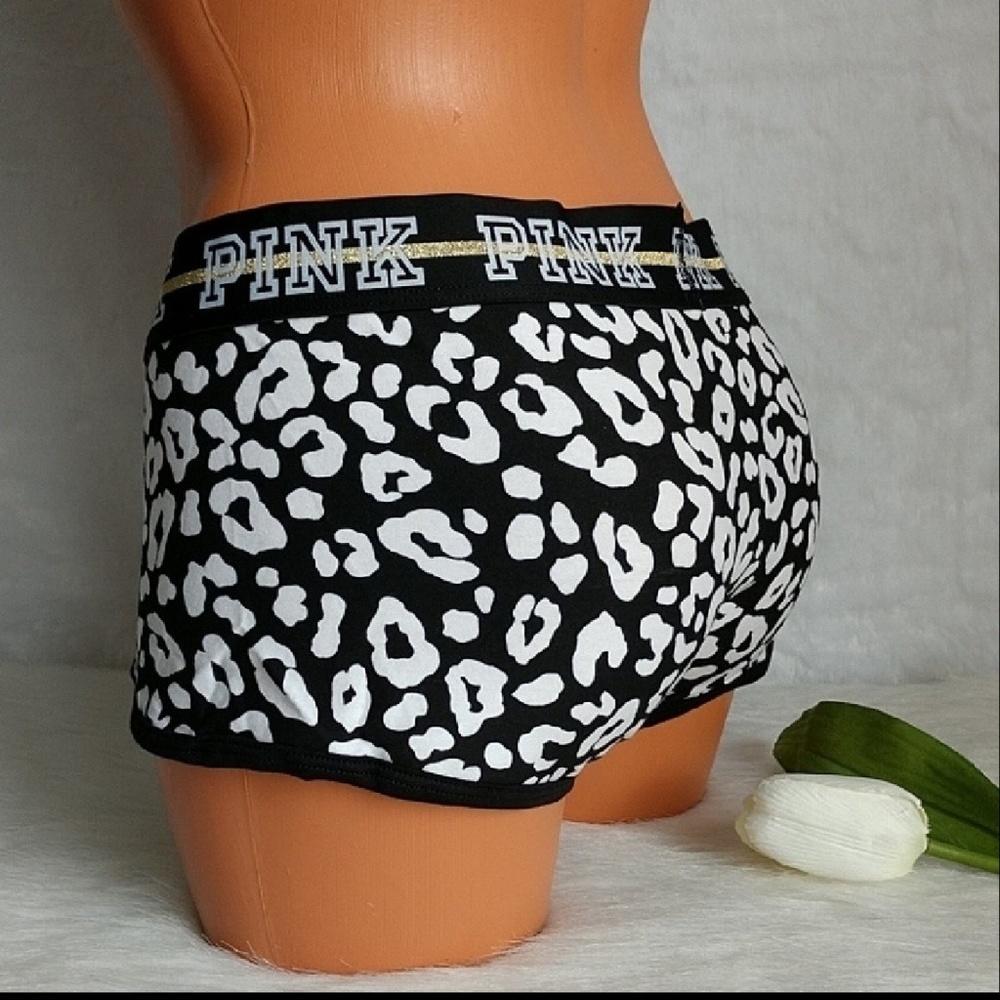Size L🌺PINK VICTORIA'S SECRET LOGO BOYSHORT.nwt - Picture 2 of 4